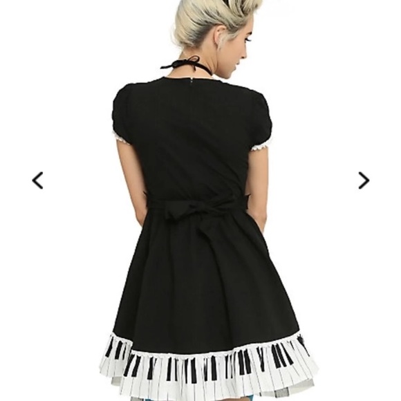 Black & White Lolita Piano Ruffle Dress - Picture 2 of 3